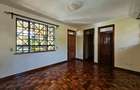5 Bed House with En Suite in Lavington - 4