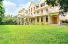 6 Bed House with En Suite in Ridgeways - 1