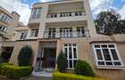 5 Bed Townhouse with En Suite in Lavington - 2