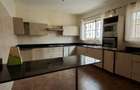 5 Bed Townhouse with En Suite in Spring Valley - 6