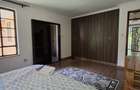 5 Bed Townhouse with En Suite in Kyuna - 11