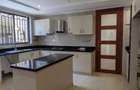 5 Bed Townhouse with En Suite at Lavington Green - 17