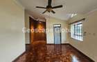 5 Bed House with En Suite in Runda - 12