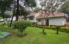 5 Bed House with En Suite at Rosslyn Road - 5