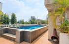 6 Bed House with En Suite at Ridgeways - 17