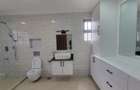 6 Bed House with En Suite in Membley - 16