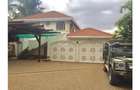 6 Bed House with En Suite in Lavington - 17