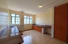 3 Bed Apartment with En Suite at 1St Parklands Avenue - 7