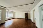 4 Bed Apartment in Riverside - 4