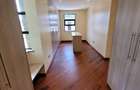 5 Bed Townhouse with En Suite in Lavington - 2