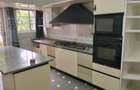 6 Bed House with En Suite in Lavington - 8