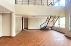 4 Bed Apartment in Riverside - 2