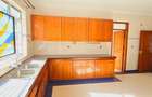 4 Bed Apartment with En Suite at Riverside Drive - 16