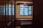 5 Bed House with En Suite in Nyari - 11