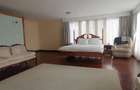 8 Bed House with En Suite in Lavington - 13