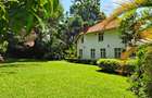 5 Bed Townhouse with En Suite in Rosslyn - 1