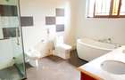 5 Bed Townhouse with En Suite at Lavington - 18