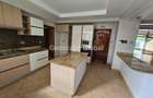 4 Bed Apartment with En Suite in Riverside - 11