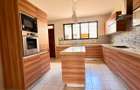 5 Bed House with En Suite in Lavington - 7