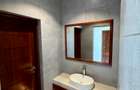 4 Bed House with En Suite at Hs84 - 4