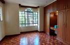 5 Bed Townhouse with En Suite at Lavington - 7