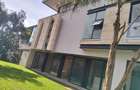 5 Bed Townhouse with En Suite in Brookside - 19