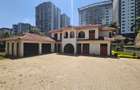 4 Bed House with En Suite in Lavington - 11