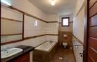 3 Bed Apartment with Swimming Pool in Riverside - 9