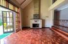 4 Bed House with En Suite in Rosslyn - 2