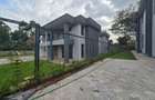 4 Bed House with En Suite in Ridgeways - 17