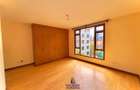 4 Bed Apartment with En Suite at Riverside Drive - 19