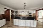 5 Bed House with En Suite in Rosslyn - 7