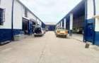30,000 ft² Warehouse with Parking in Industrial Area - 4