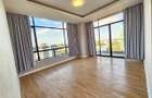 3 Bed Apartment with En Suite in Brookside - 5