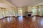 5 Bed Villa with En Suite in Rosslyn - 4