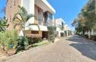 5 Bed Townhouse with En Suite in Lavington - 3