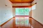 4 Bed House with En Suite at Rosslyn - 9
