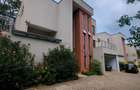 5 Bed Townhouse with En Suite in Lavington - 3