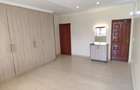 4 Bed Townhouse with En Suite at Gateway Mall - 17