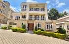5 Bed Townhouse with En Suite in Lavington - 2