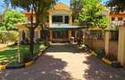 4 Bed Townhouse with En Suite at Lavington Road Garden - 1