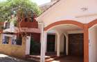 5 Bed Townhouse with En Suite in Brookside - 2