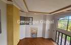 4 Bed House with En Suite in Ridgeways - 8