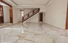 6 Bed Townhouse with En Suite at Lavington - 2