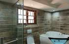 6 Bed House with En Suite in Kyuna - 9