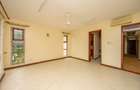 3 Bed Apartment with En Suite at Links Road - 7