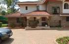 4 Bed House with En Suite in Lavington - 2