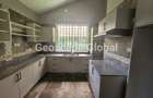 4 Bed House with En Suite in Nyari - 16