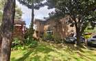 5 Bed House with En Suite at Lavington Green - 1