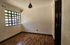 4 Bed House with En Suite in Lavington - 9